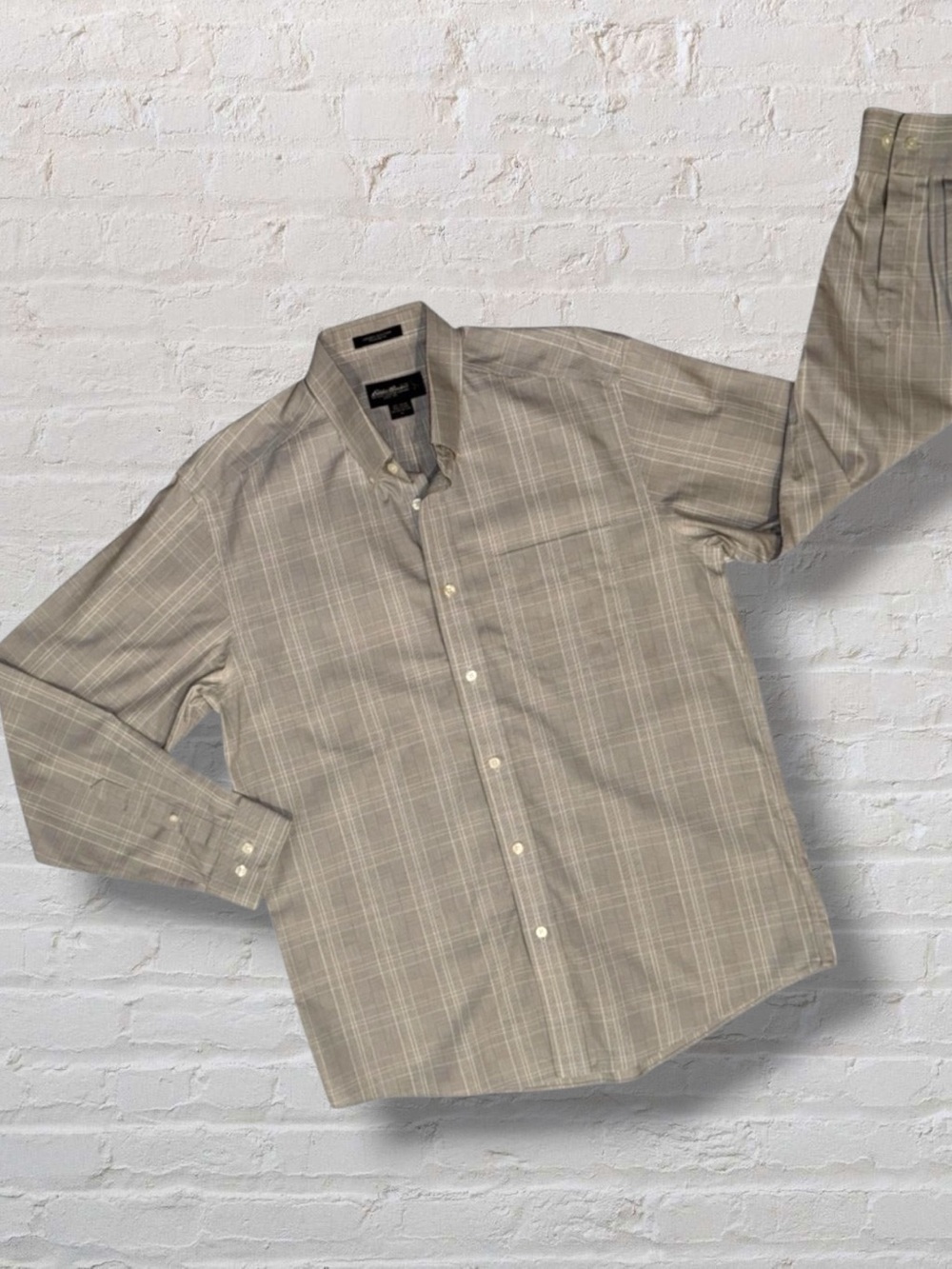 Eddie Bauer Plaid Button-Down Shirt Men’s M Relaxed Fit Wrinkle-Resistant